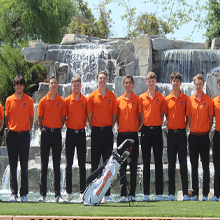 group photo of RC men's golf team